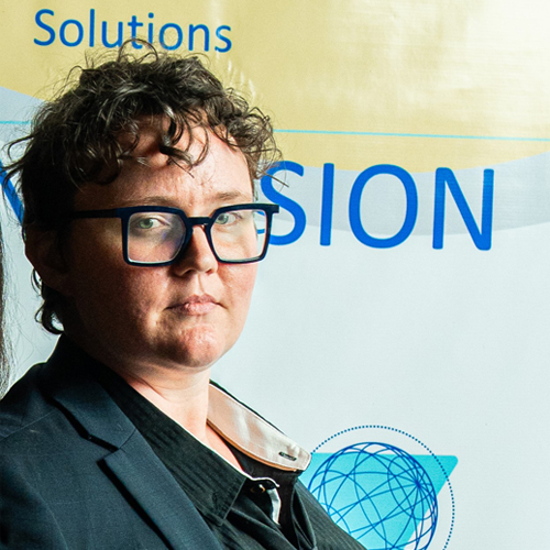 Headshot of Lē Silveus